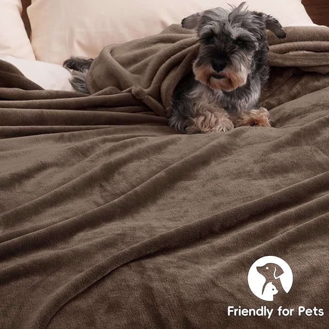 PHF Ultra Soft Fleece Blanket Twin Size, No Shed No Pilling Luxury Plush Cozy 300GSM Lightweight Blanket for Bed, Couch, Chair, Sofa Suitable for All Season, 66" x 90", Cocoa Brown